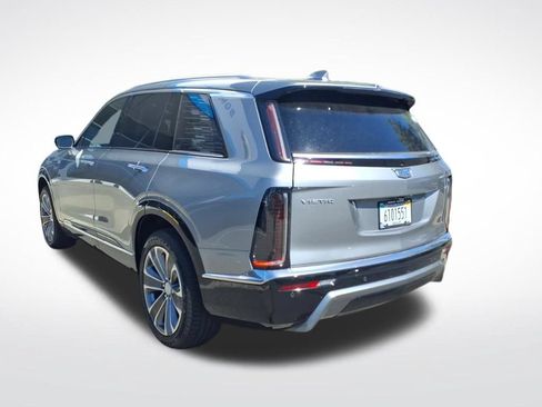 Used 2026 Cadillac Vistiq Luxury AWD/4WD image 4