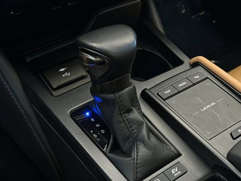 Certified 2022 Lexus ES 300h w/ Premium Package FWD image 21