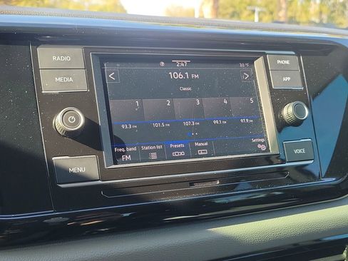 Used 2023 Volkswagen Taos S image 27