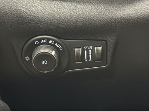 Used 2023 Jeep Compass Latitude w/ Convenience Group AWD/4WD image 30