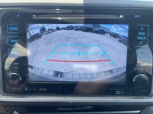 Used 2018 Toyota Tacoma TRD Off-Road AWD/4WD image 9