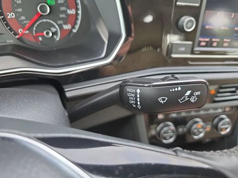 Used 2019 Volkswagen Jetta SE w/ Cold Weather Package image 22