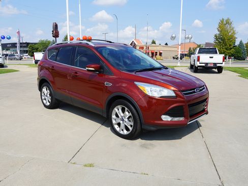 Used 2016 Ford Escape Titanium image 2