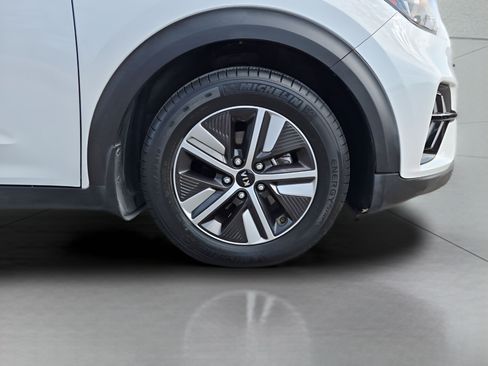 Used 2020 Kia Niro LXS FWD image 17