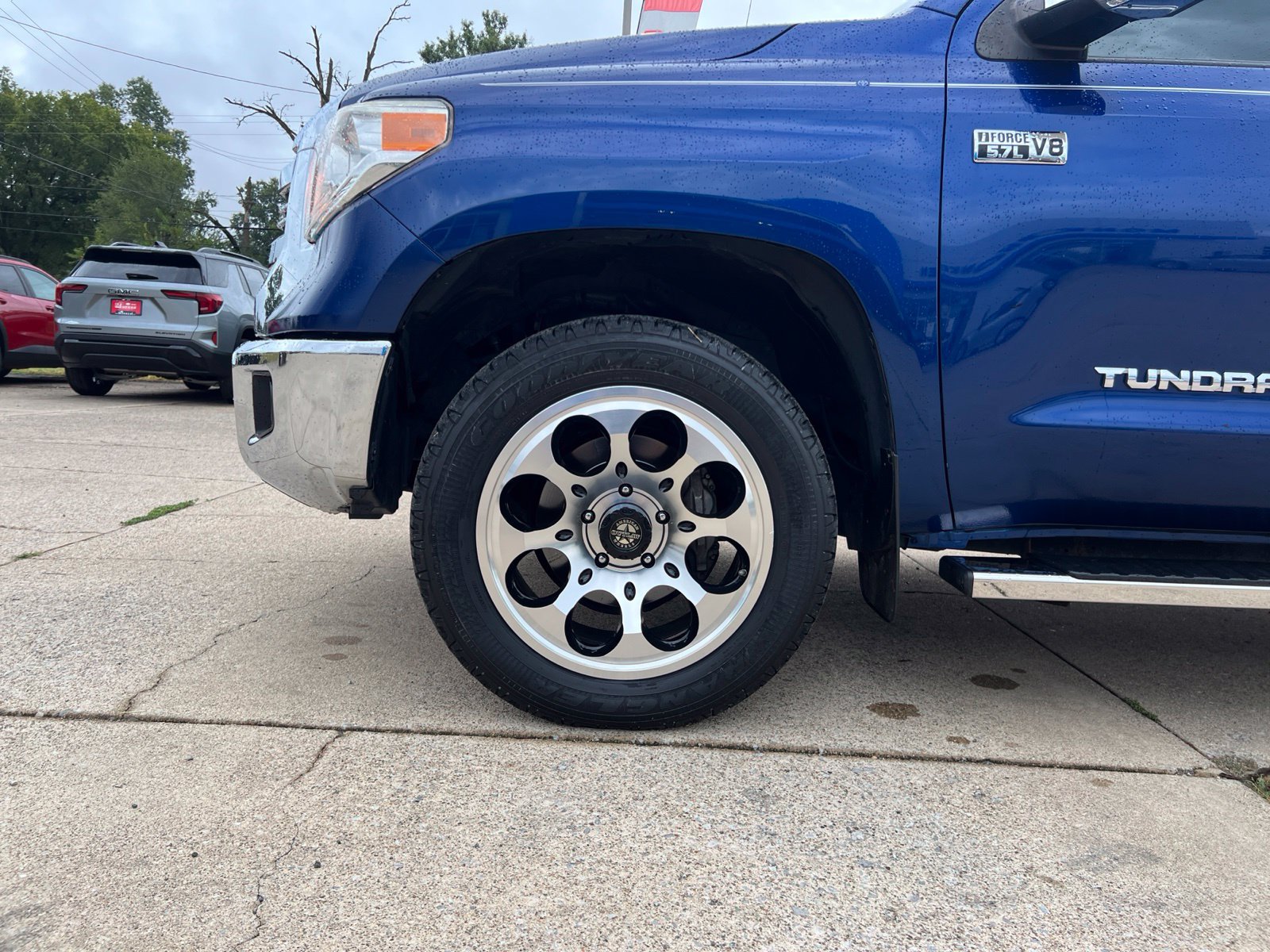 Used 2015 Toyota Tundra SR5 w/ SR5 Upgrade Package AWD/4WD image 9