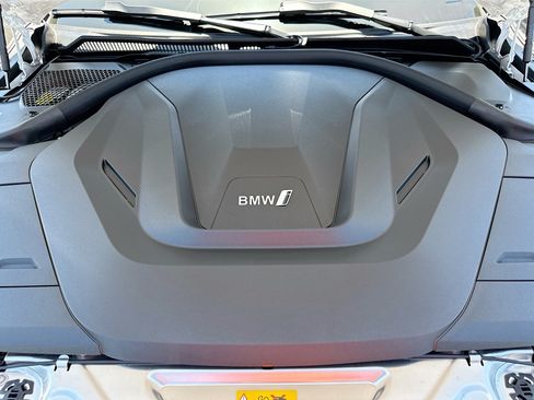 Used 2025 BMW i4 eDrive40 w/ Parking Assistance Package RWD image 26