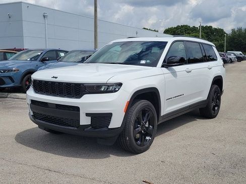 New 2024 Jeep Grand Cherokee L Altitude RWD image 2
