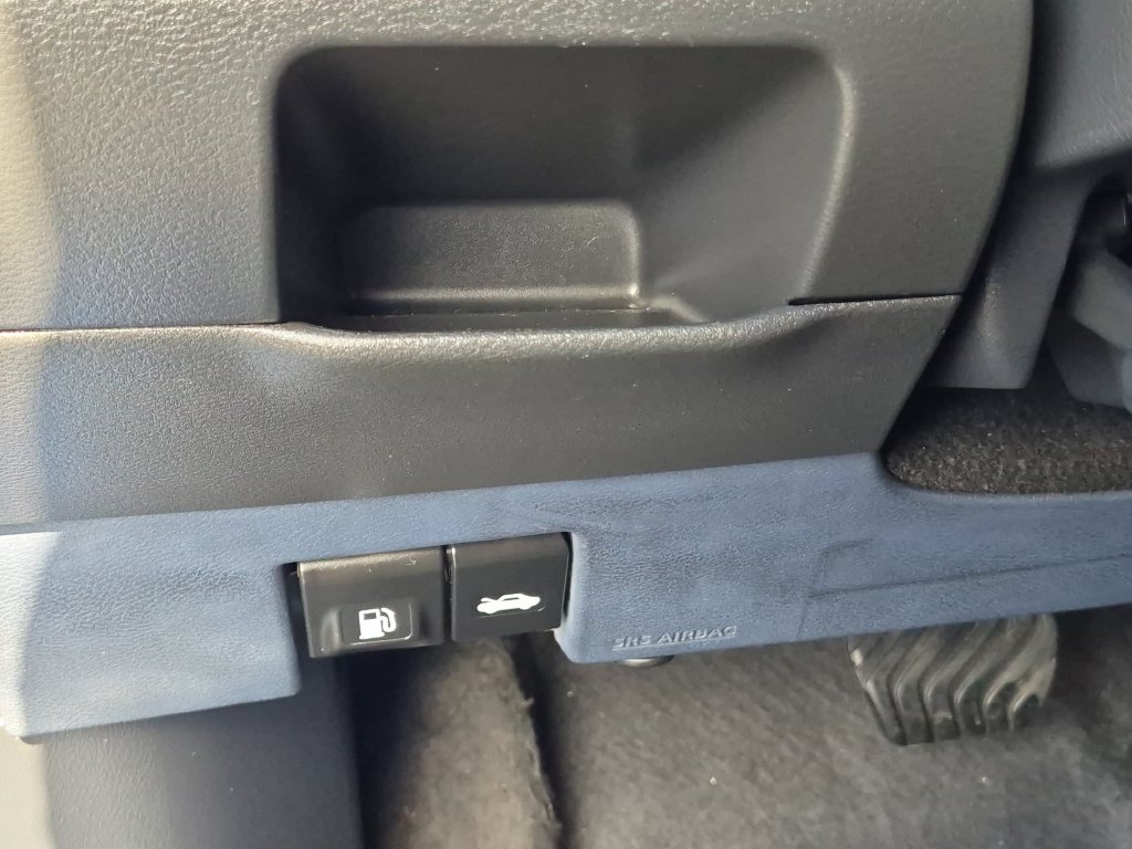 Used 2021 Nissan Kicks SR w/ Exterior Package FWD image 22