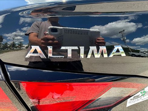 Used 2022 Nissan Altima 2.5 SV w/ SV Premium Package image 32