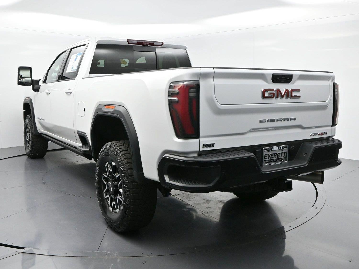 Used 2024 GMC Sierra 2500 AT4X AWD/4WD image 5