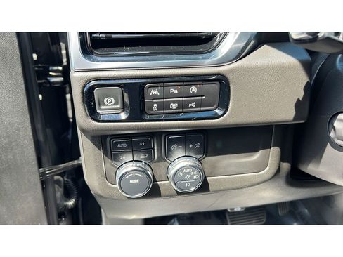 Certified 2025 GMC Yukon Denali AWD/4WD image 23