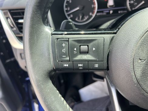 Used 2022 Nissan Rogue SV w/ SV Premium Package FWD image 19