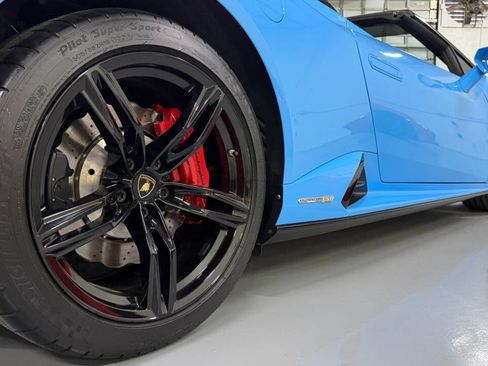 Used 2020 Lamborghini Huracan EVO RWD image 12