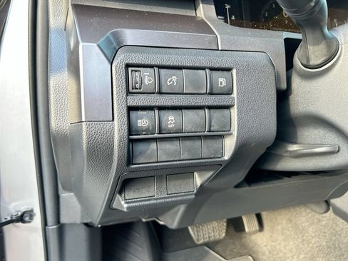 Certified 2025 Toyota 4Runner SR5 AWD/4WD image 13