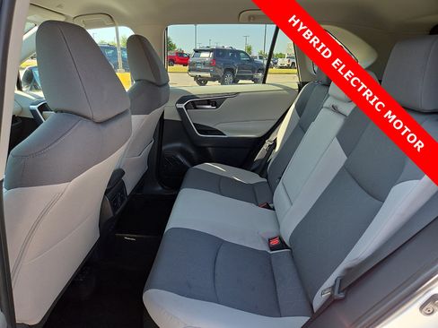 Used 2025 Toyota RAV4 XLE AWD/4WD image 10