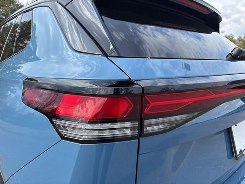 New 2026 Volkswagen Tiguan SE R-Line FWD image 11