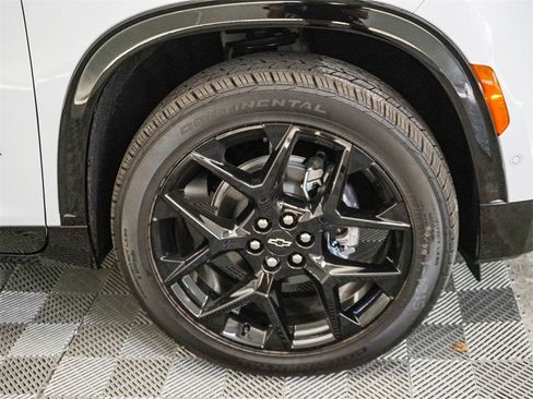 New 2026 Chevrolet Traverse RS w/ LPO, Floor Liner Package image 11