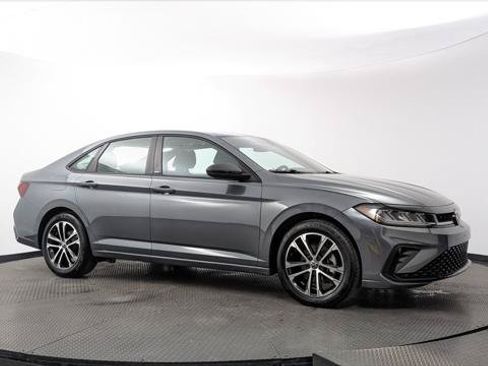 Used 2025 Volkswagen Jetta Sport FWD image 9