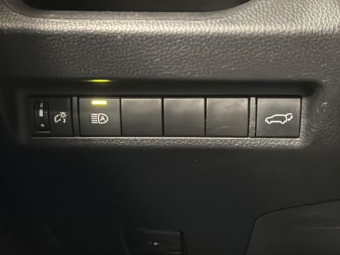 Used 2021 Toyota RAV4 XLE Premium AWD/4WD image 30