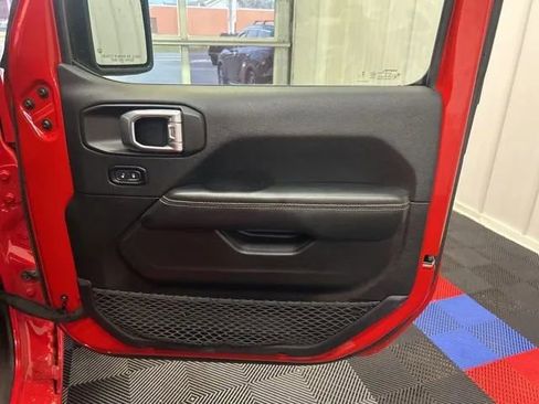 Used 2024 Jeep Wrangler Sahara image 18