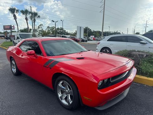 Used 2013 Dodge Challenger R/T RWD image 3
