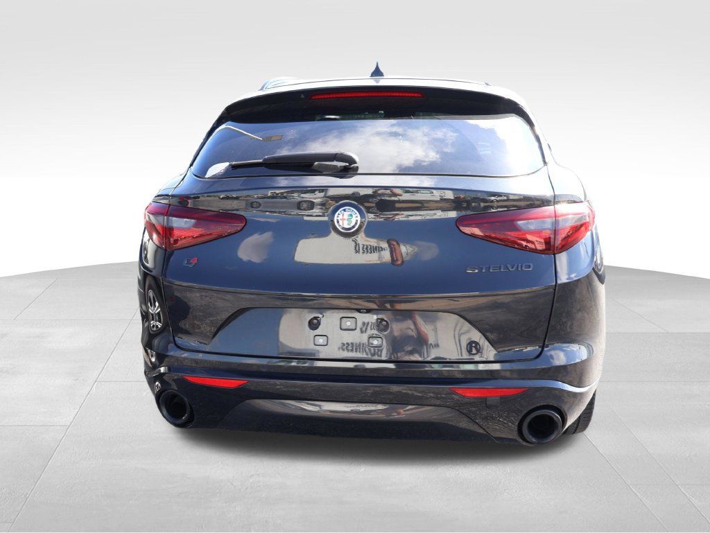 Used 2020 Alfa Romeo Stelvio Ti w/ Nero Edizione AWD/4WD image 19