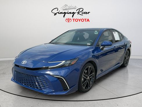 Used 2025 Toyota Camry XSE FWD image 3