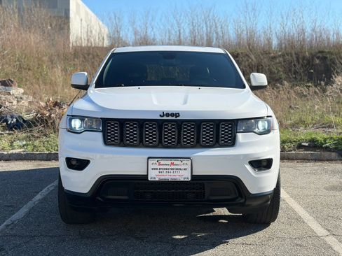 Used 2018 Jeep Grand Cherokee Altitude image 3