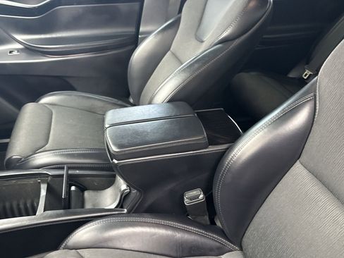 Used 2018 Tesla Model X 75D image 28