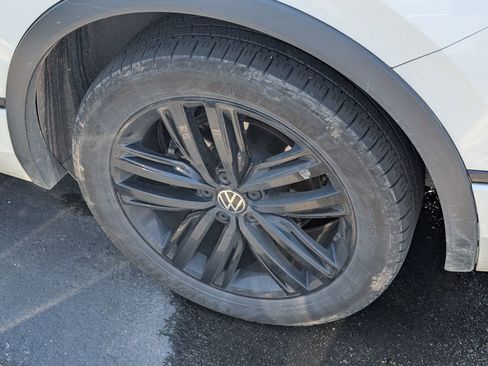 Used 2022 Volkswagen Tiguan SE R-Line FWD image 10