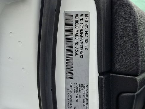 Used 2021 Jeep Grand Cherokee Laredo X image 26