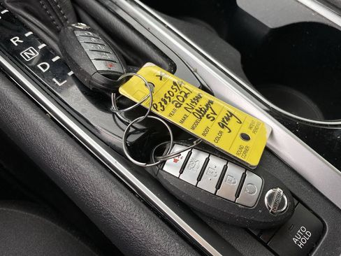 Certified 2021 Nissan Altima 2.5 SV w/ SV Premium Package FWD image 10