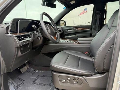Used 2024 Cadillac Escalade ESV Luxury image 15