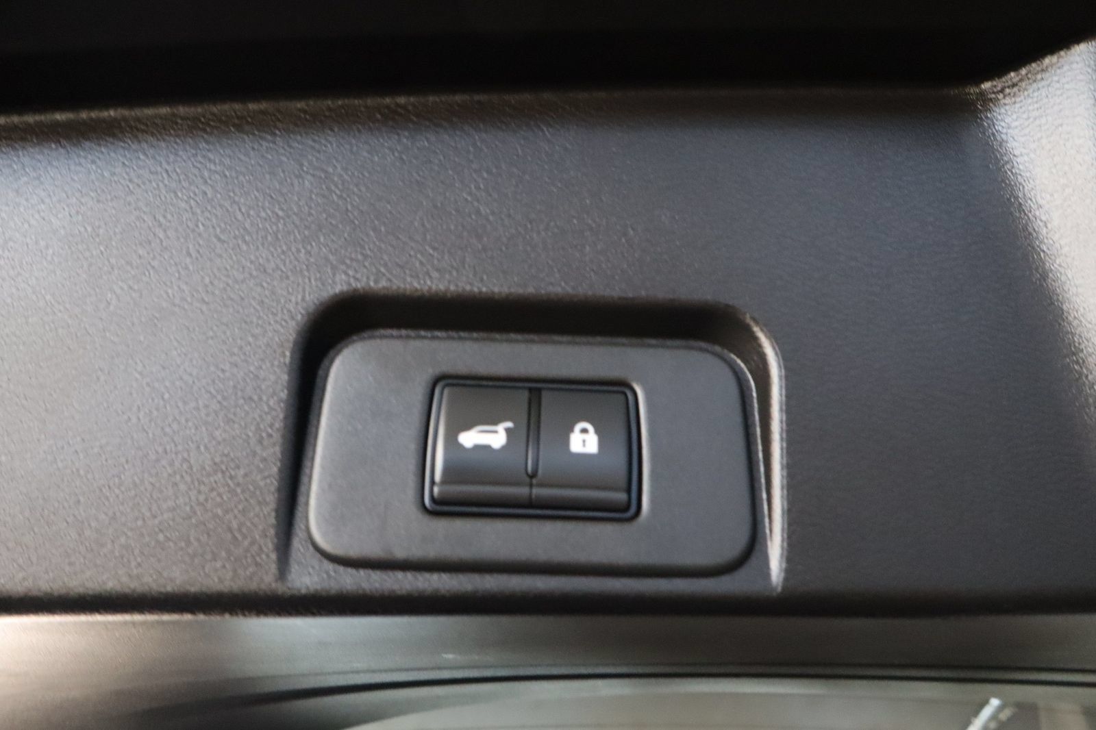 Used 2026 Nissan Rogue SV FWD image 39