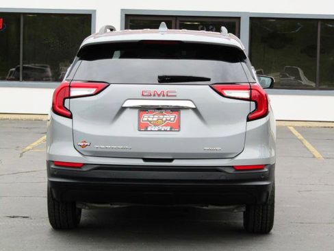 Used 2024 GMC Terrain SLE w/ Driver Convenience Package AWD/4WD image 9