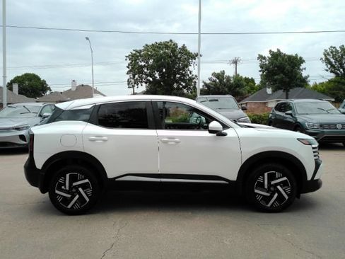 Used 2025 Nissan Kicks SV FWD image 5