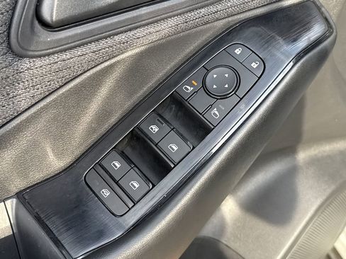 Used 2023 Nissan Rogue S image 19