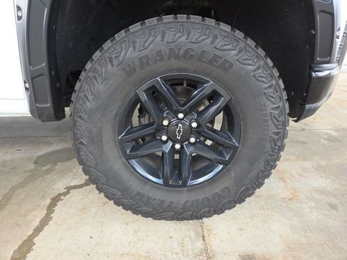 Used 2019 Chevrolet Silverado 1500 Custom Trail Boss w/ Custom Convenience Package AWD/4WD image 70