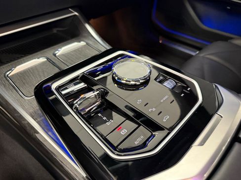 Used 2024 BMW 740i w/ Premium Package image 15