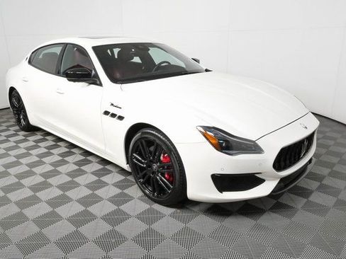 Used 2022 Maserati Quattroporte Modena RWD image 32