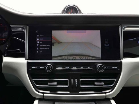 Used 2020 Porsche Macan S image 16