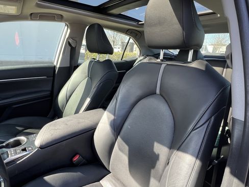 Used 2019 Toyota Camry XSE image 16