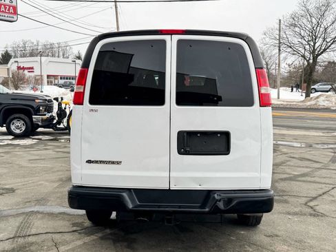 Used 2019 Chevrolet Express 3500 LS image 5