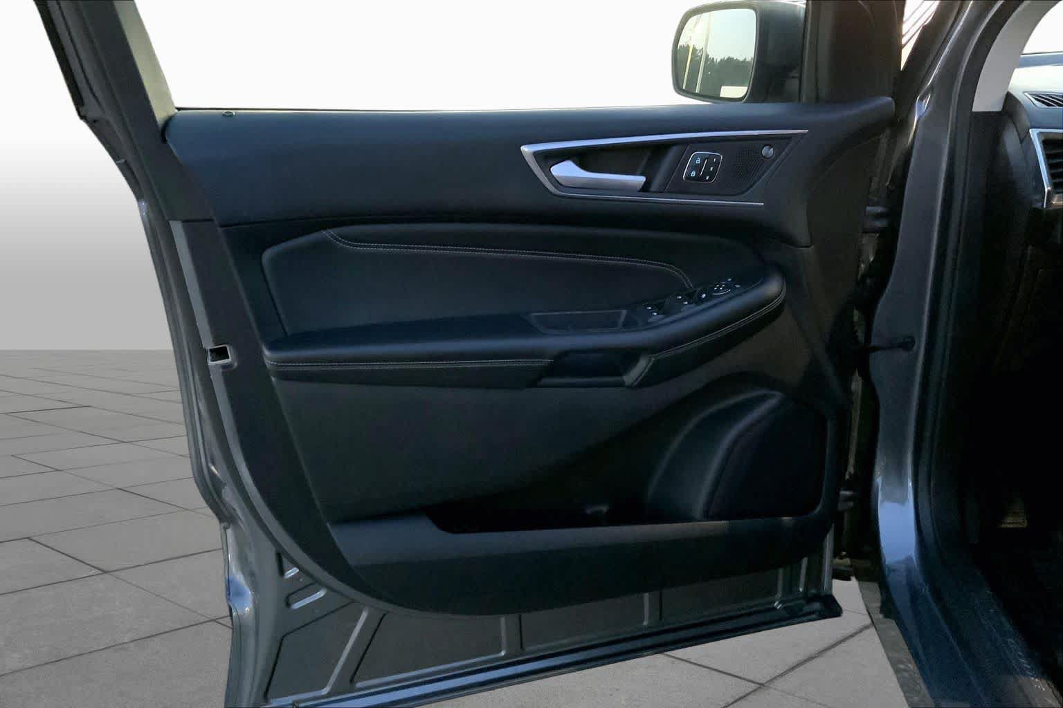 Used 2022 Ford Edge Titanium AWD/4WD image 19