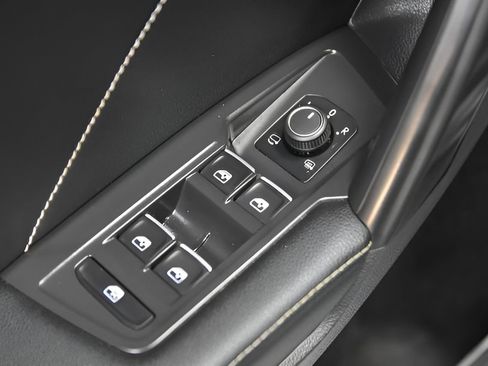 Used 2022 Volkswagen Tiguan SEL R-Line AWD/4WD image 17