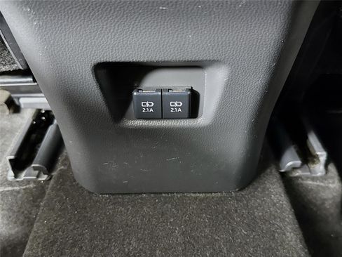 Used 2019 Toyota RAV4 XLE w/ Convenience Package FWD image 27