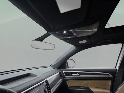 Used 2023 Volkswagen Atlas Cross Sport SE w/ Panoramic Sunroof Package image 14