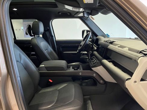 Used 2024 Land Rover Defender 110 X-Dynamic SE image 25