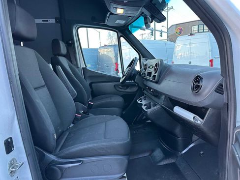 Used 2023 Mercedes-Benz Sprinter 2500 image 10