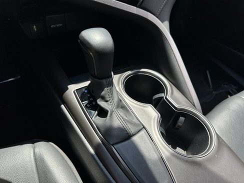Used 2021 Toyota Camry SE w/ Convenience Package FWD image 25